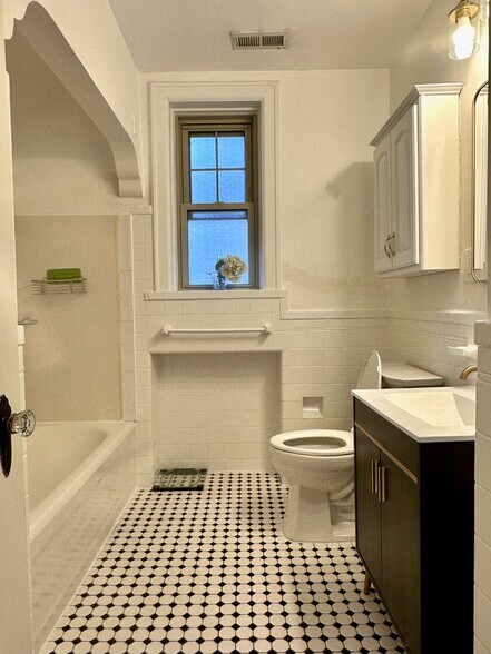 Building Photo - 7535 York Dr