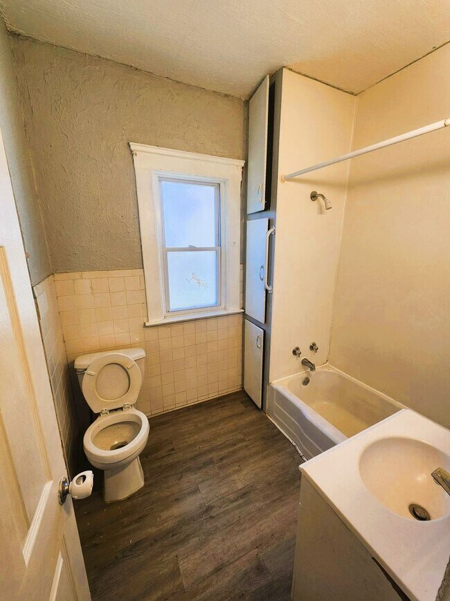 Building Photo - 3452 W 91st St