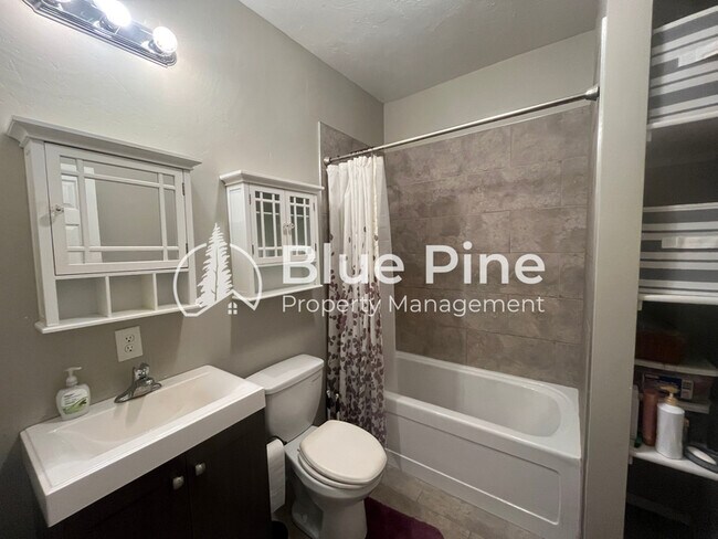 Building Photo - 284 S Ridge Ave