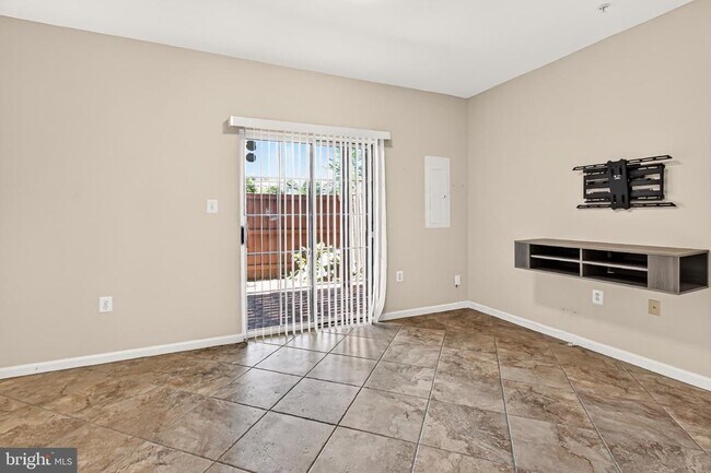 Building Photo - 6126 Madison Crest Ct