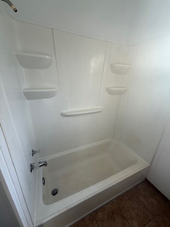 Building Photo - Hansen-PM-025-0262