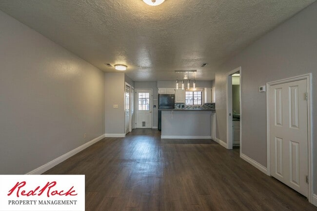 Building Photo - 2 Bedroom Townhome with Balcony in Color View Community