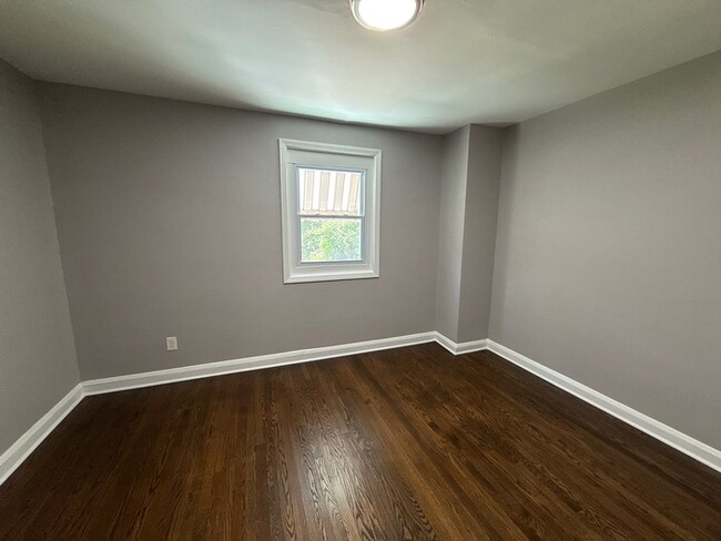 Building Photo - 2 Bedroom Townhome