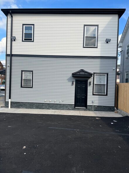 Building Photo - 331 Myrtle Ave