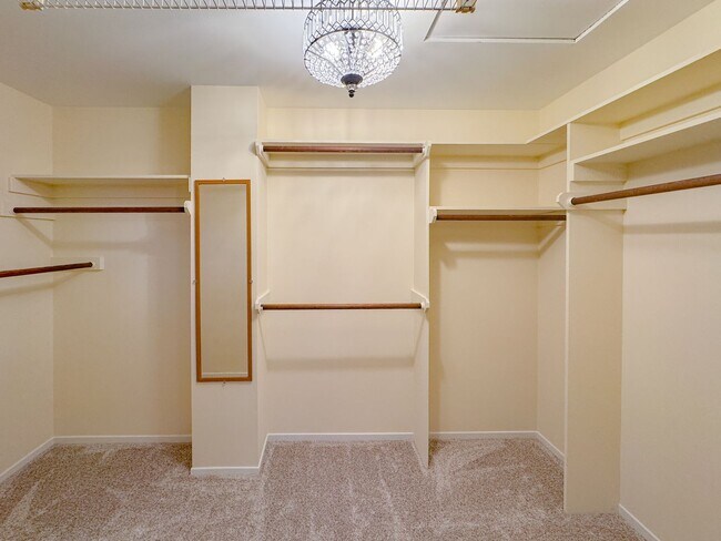 Building Photo - Beautiful 3bd 2 ba House