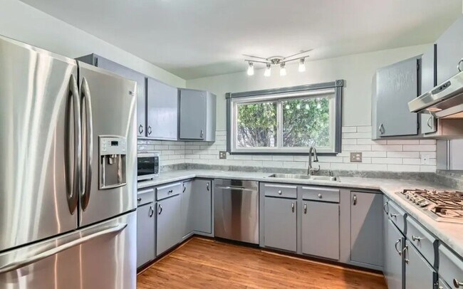 Building Photo - A fantastic  single-story home with a priv...