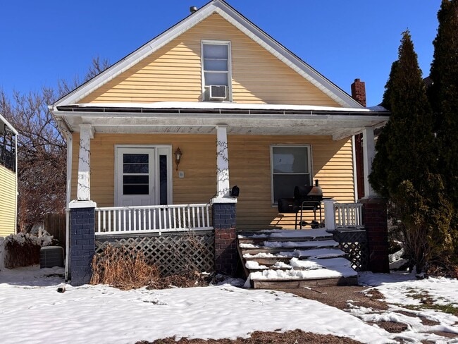 Building Photo - 1523 10th Ave