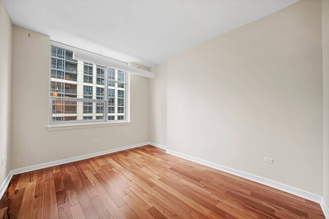 Building Photo - 1305 S Michigan Ave