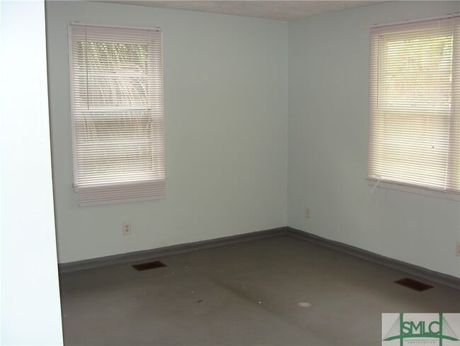 Building Photo - 509 W 37th St