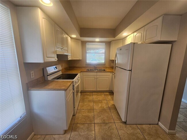 Building Photo - 1101 SW 48th Terrace