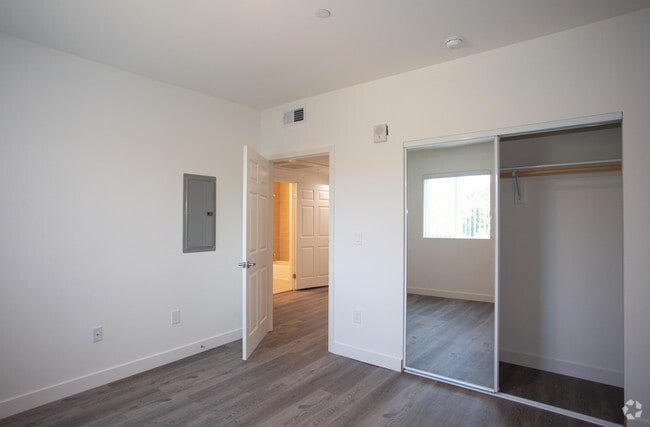 3BR, 2BA-1200 SF - MONARCH APARTMENTS