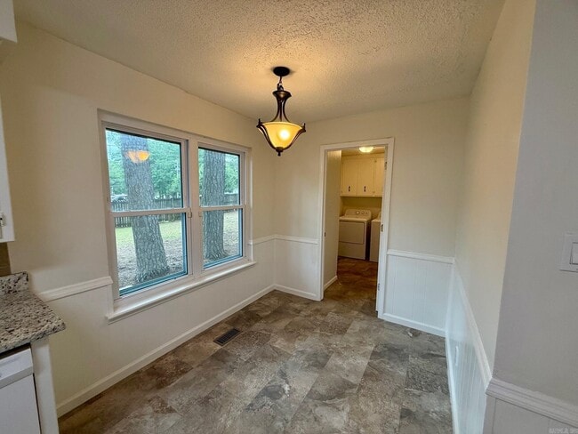 Building Photo - 1603 Woodland Dr