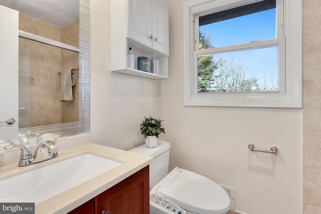 Building Photo - 2032 Greenwich St