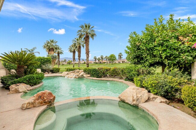 Building Photo - 727 Arrowhead Dr