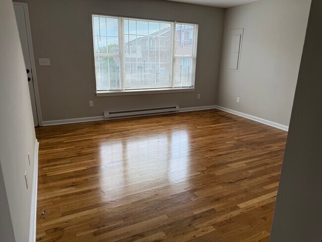 Building Photo - 1014 Bridle Ct