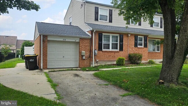 Building Photo - 328 Rees Dr