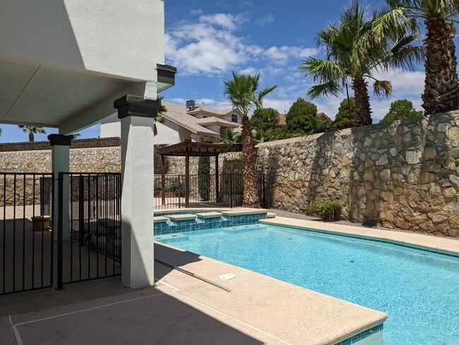 Building Photo - 12509 Sun Haven Dr