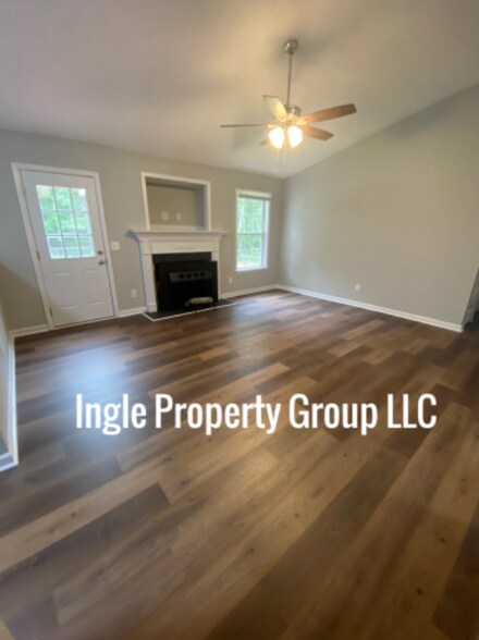 Building Photo - 375 Sommerset Dr