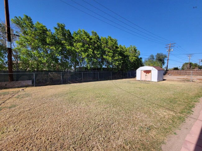 Building Photo - Beautiful 3 Bed, 3 Bath Home in El Centro!