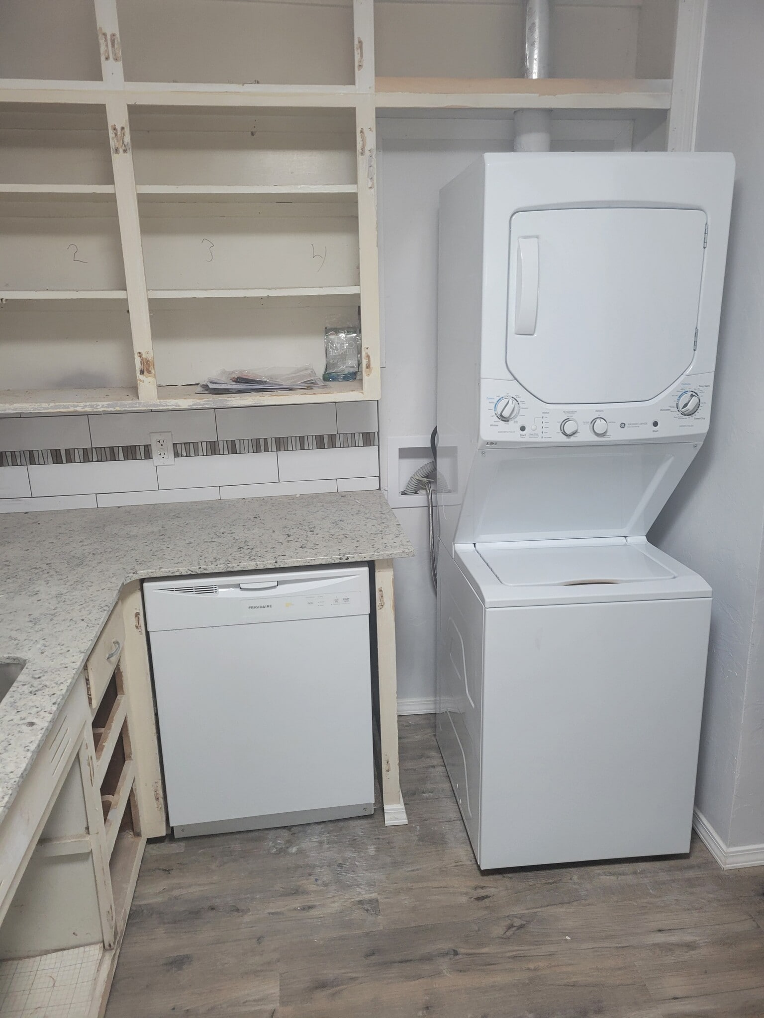 Building Photo - 515 W 7th Ave