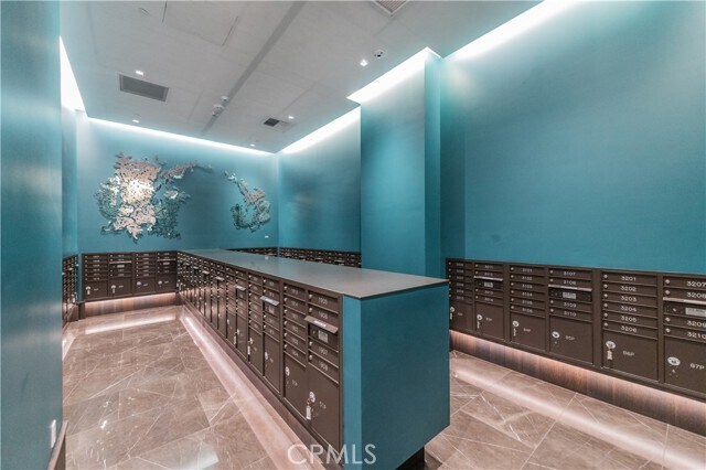 Building Photo - 400 S Broadway