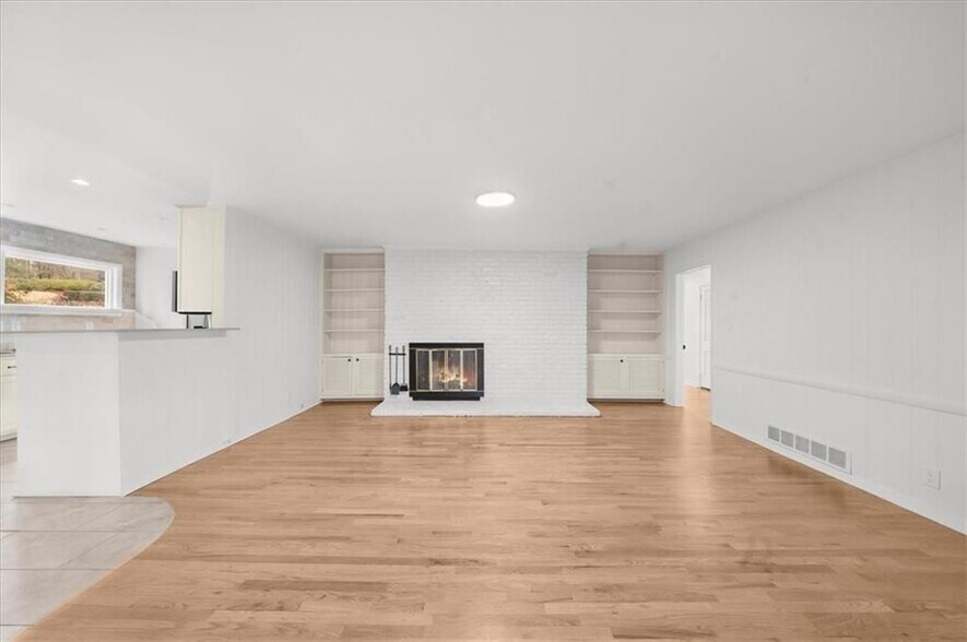 Building Photo - 4890 High Point Rd NE