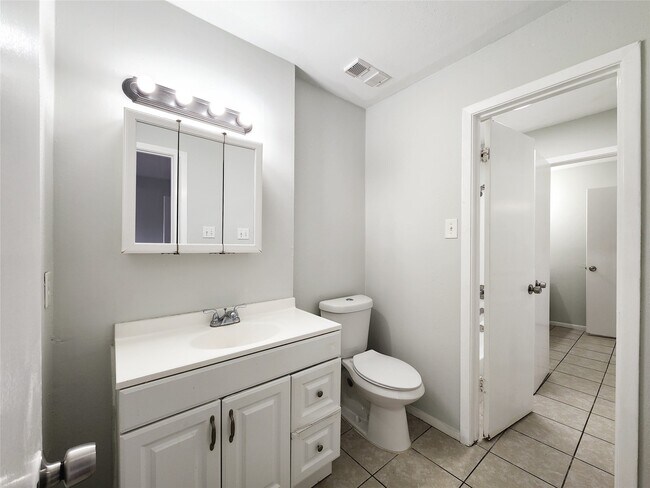 Building Photo - 8848 Kempwood Dr