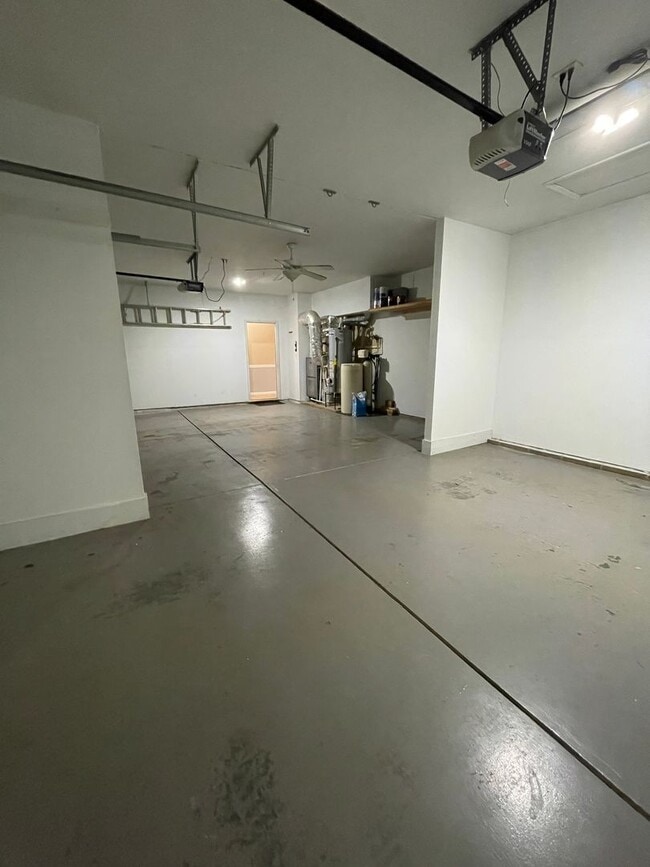 Building Photo - Beautiful 4 Bedroom Single Family Home - Harrison School District