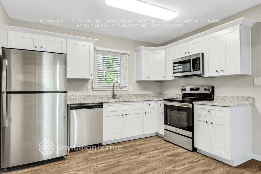 Building Photo - 3782 Lake Dr SE