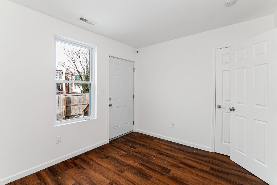 Building Photo - 1838 C St SE