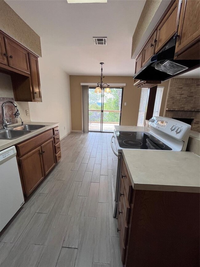 Building Photo - 6490 Hart Ln