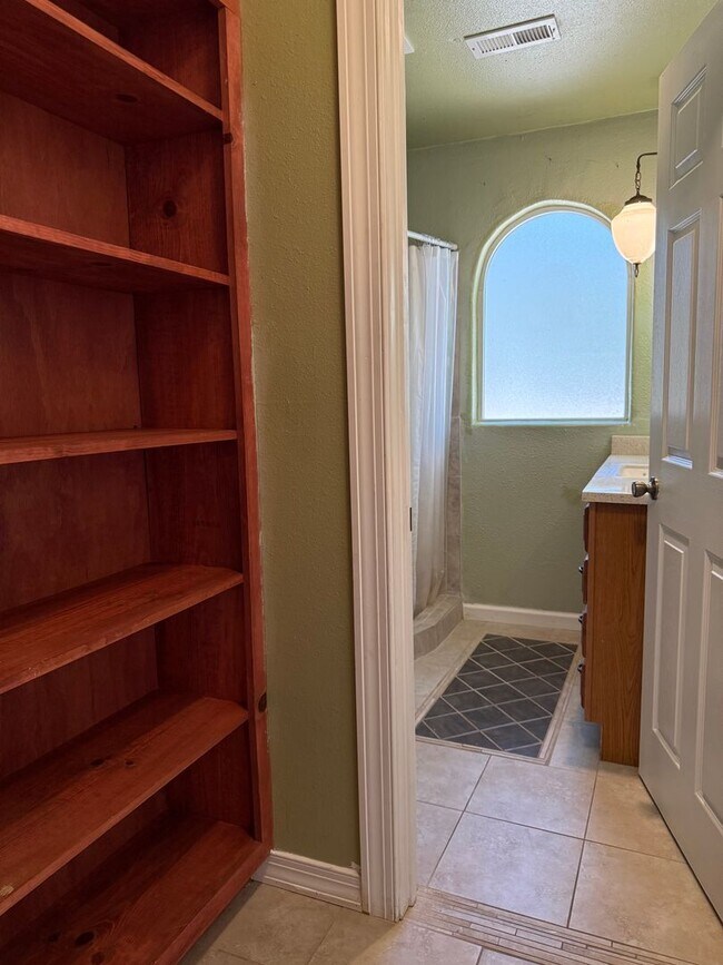 Building Photo - Charming Barndominium Rental with Scenic F...