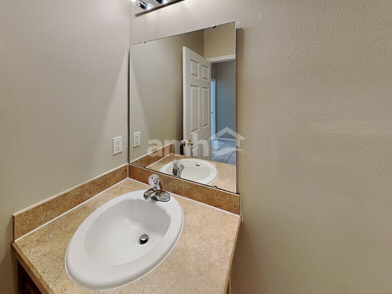 Building Photo - 5028 Gandross Ln