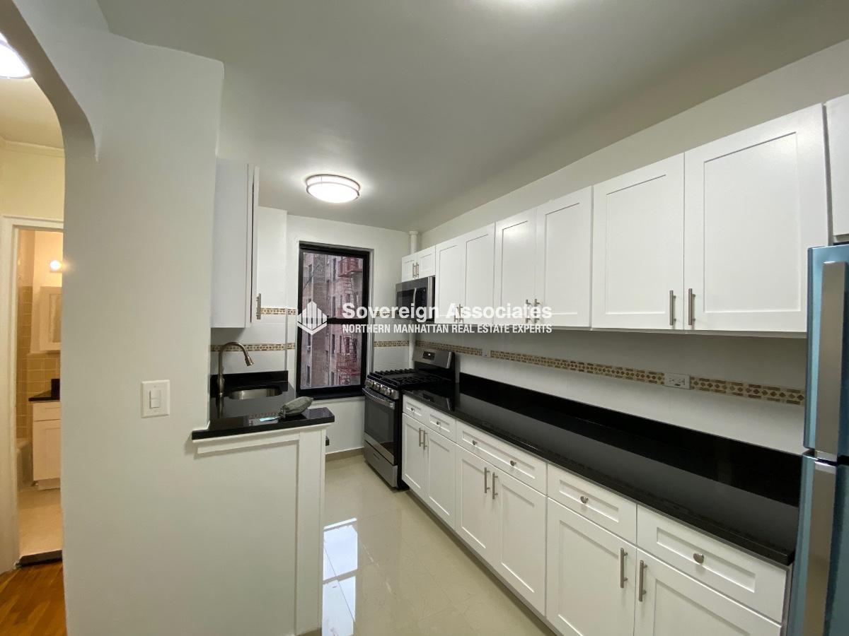 Building Photo - 100 Arden St