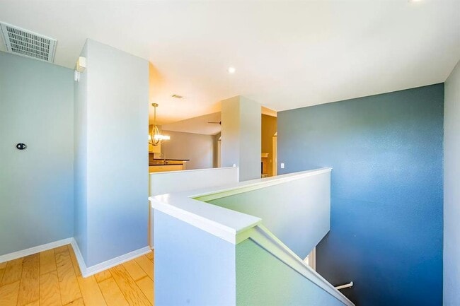 Building Photo - 6616 Mesa Hollow Dr