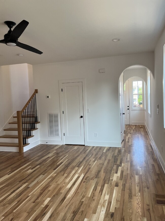 Building Photo - "Charming 4-Bed Nashville Oasis with Guest...