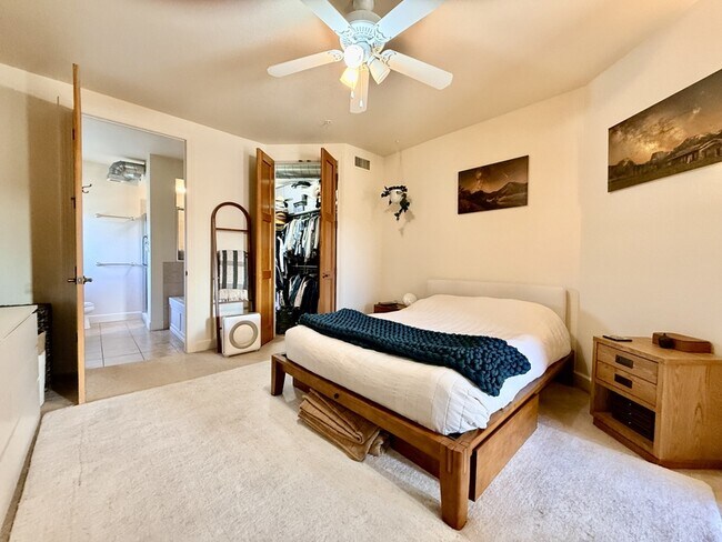 Building Photo - 261 Pine St