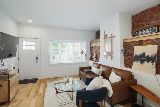 Building Photo - 2223 Taggert St