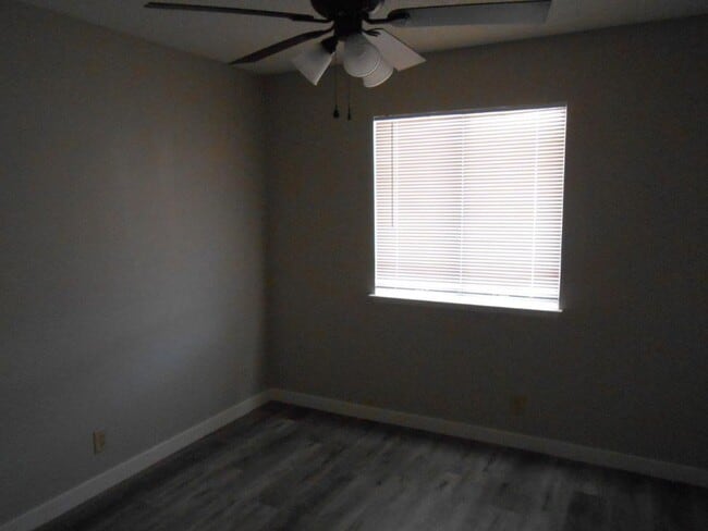 Building Photo - Spacious Single Story Home near Lake Mead ...