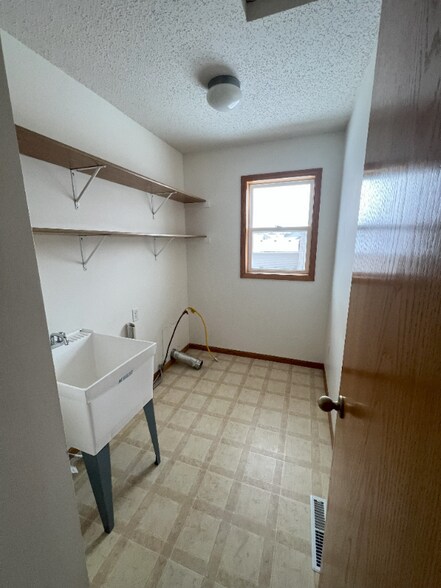 Building Photo - 54 Meadowlark Dr