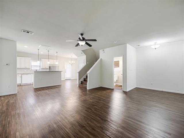 Building Photo - 4918 Villas Dr