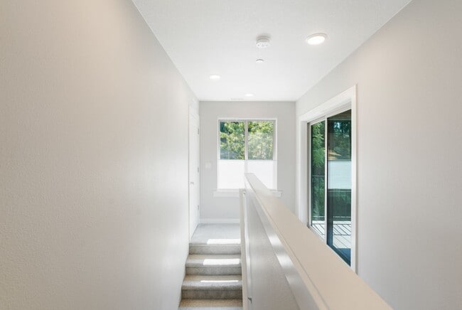 Building Photo - 4 bed, 4 bath Multi-Level Home in Pringle ...
