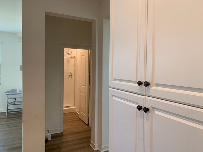 Building Photo - Beautiful Home 4bed/3 bath