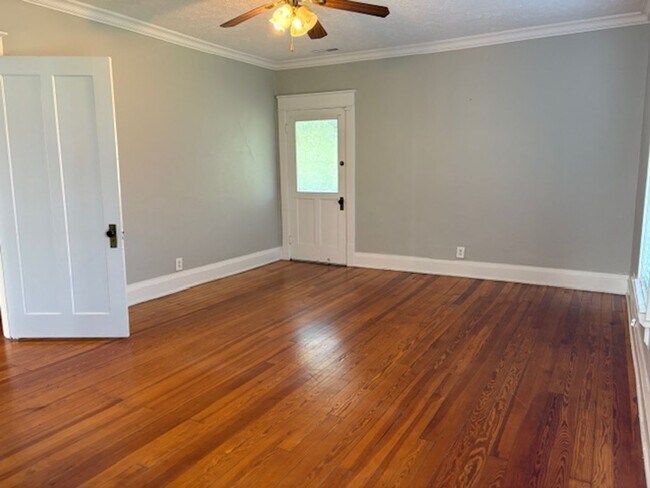 Building Photo - Historic Downtown Murfreesboro TN 3050 SF, 5BR/2BA for rent