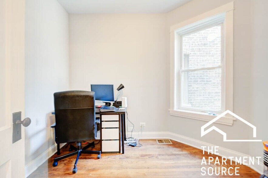 Building Photo - 2509 W Diversey Ave
