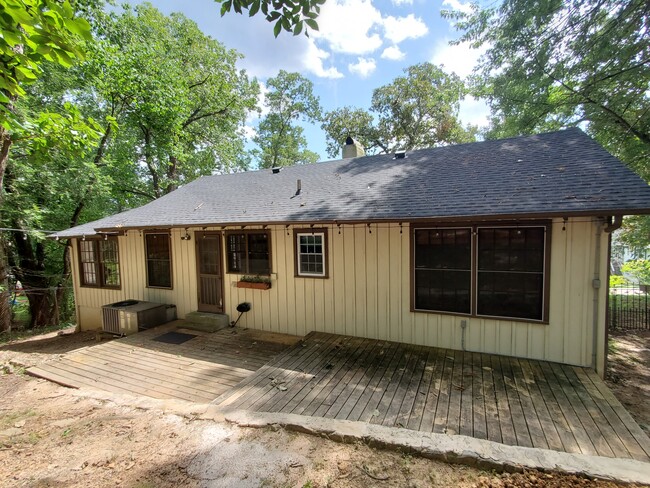 Building Photo - 829 Texas Ave