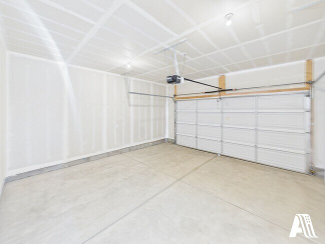 Building Photo - 437 E 650 N