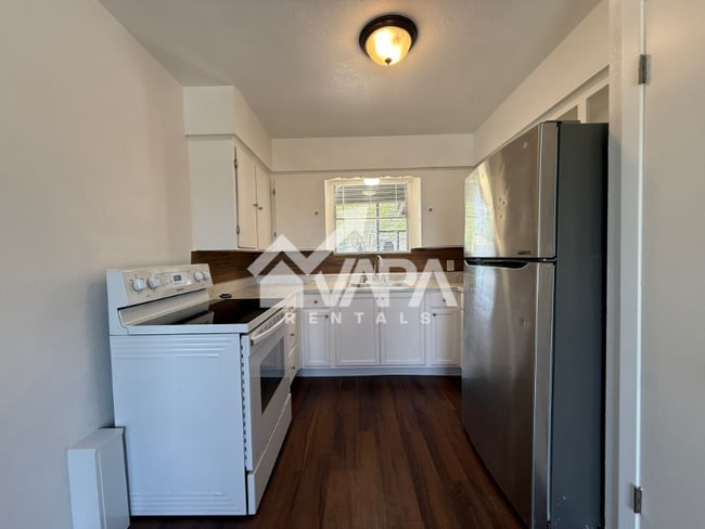 Building Photo - 1719 Farwell Dr
