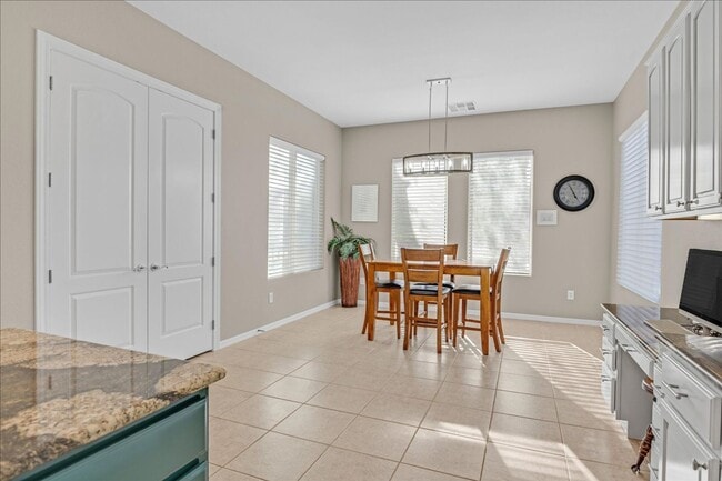 Building Photo - Rental Home with Large Pool