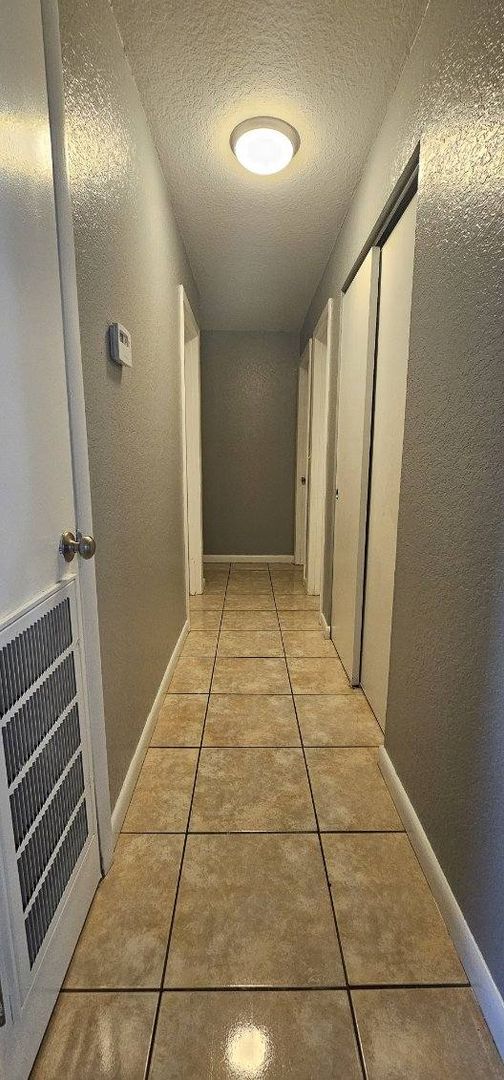 Building Photo - South Lakeland Rental!!